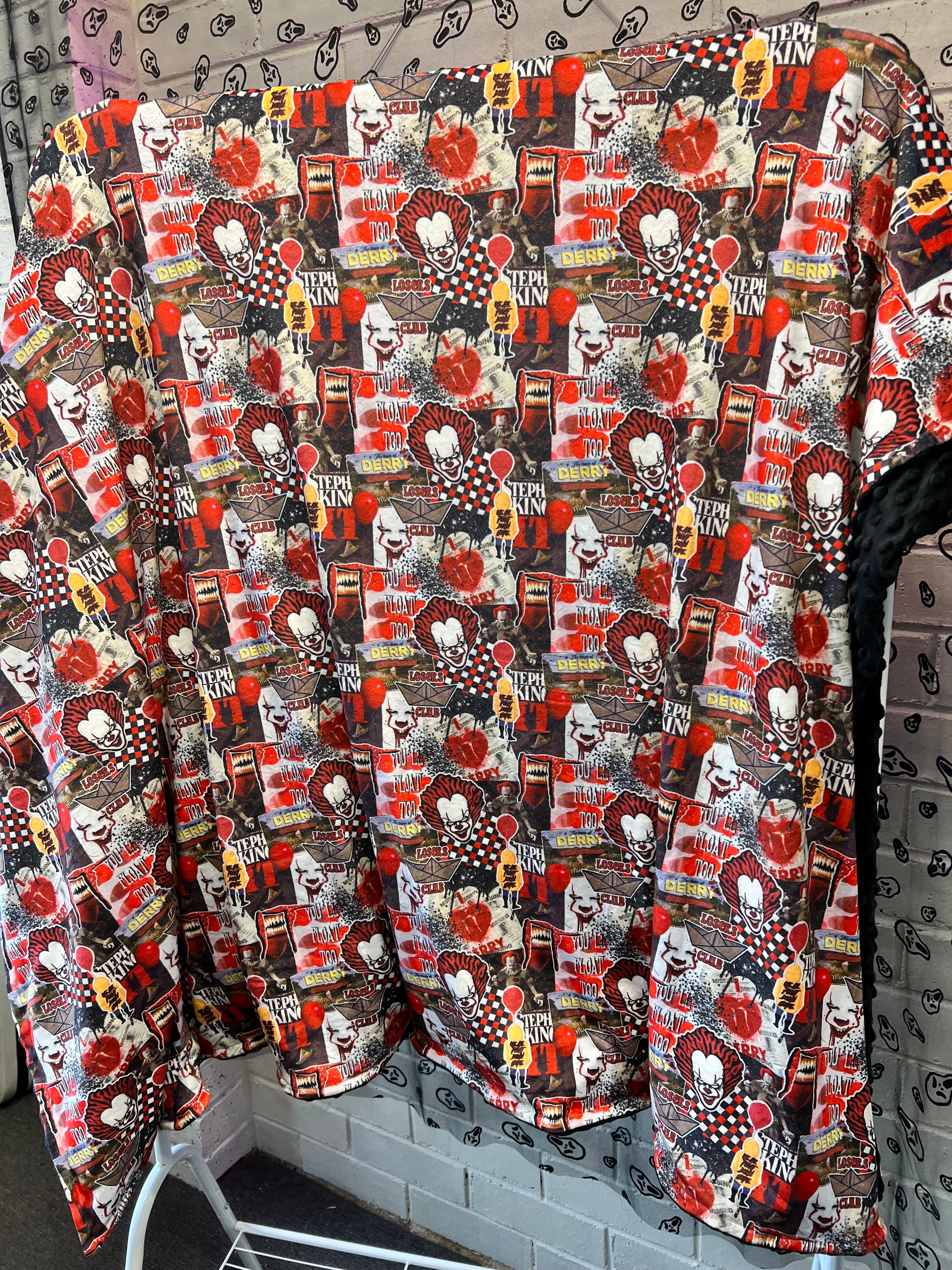 Pennywise Oversized Fluffy Blanket