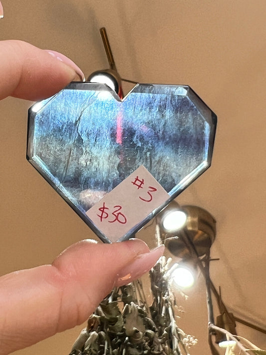 Fluorite BLUE Heart Carving (3)